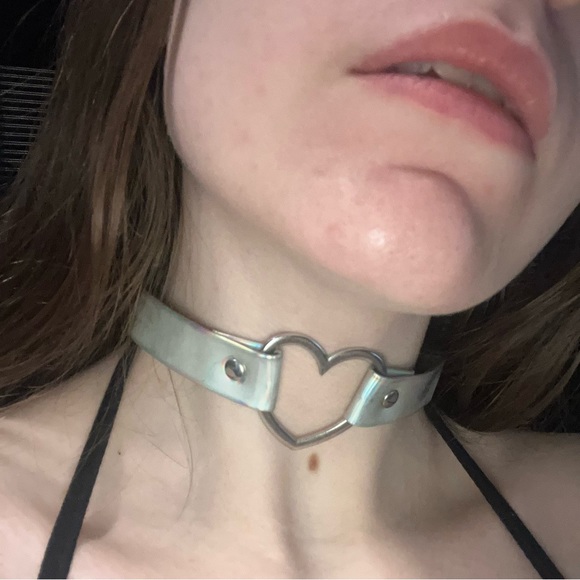 2016 TUMBLR GRUNGE HOLOGRAPHIC SILVER HEART CHOKER - Picture 13 of 14